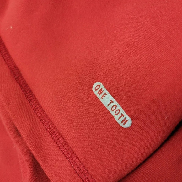 One Tooth  Tank - Picture 3 of 3